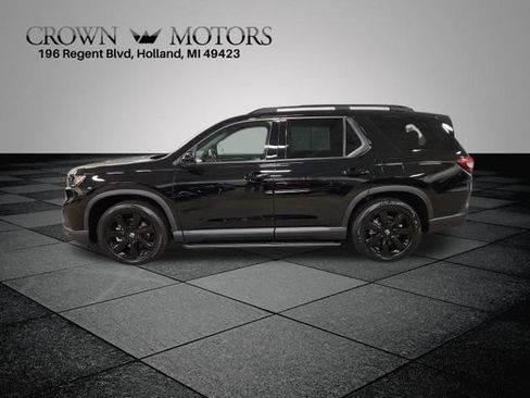 Certified 2025 Honda Pilot Black Edition image 6
