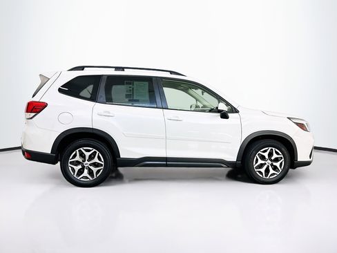 Used 2019 Subaru Forester Premium image 10