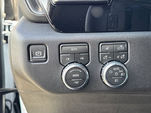 Used 2026 GMC Sierra 1500 SLT w/ SLT Premium Plus Package AWD/4WD image 28