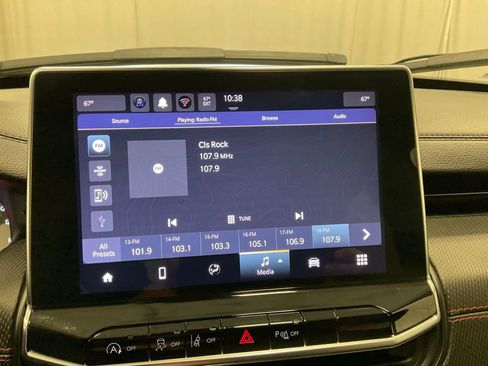 Used 2024 Jeep Compass Trailhawk image 8