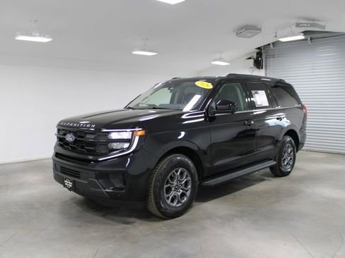 Used 2025 Ford Expedition Active RWD image 4
