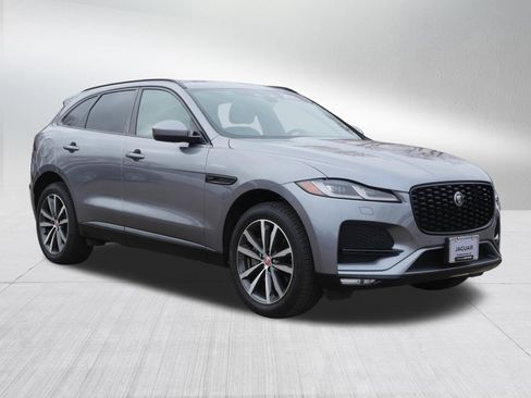 Used 2023 Jaguar F-PACE S image 7