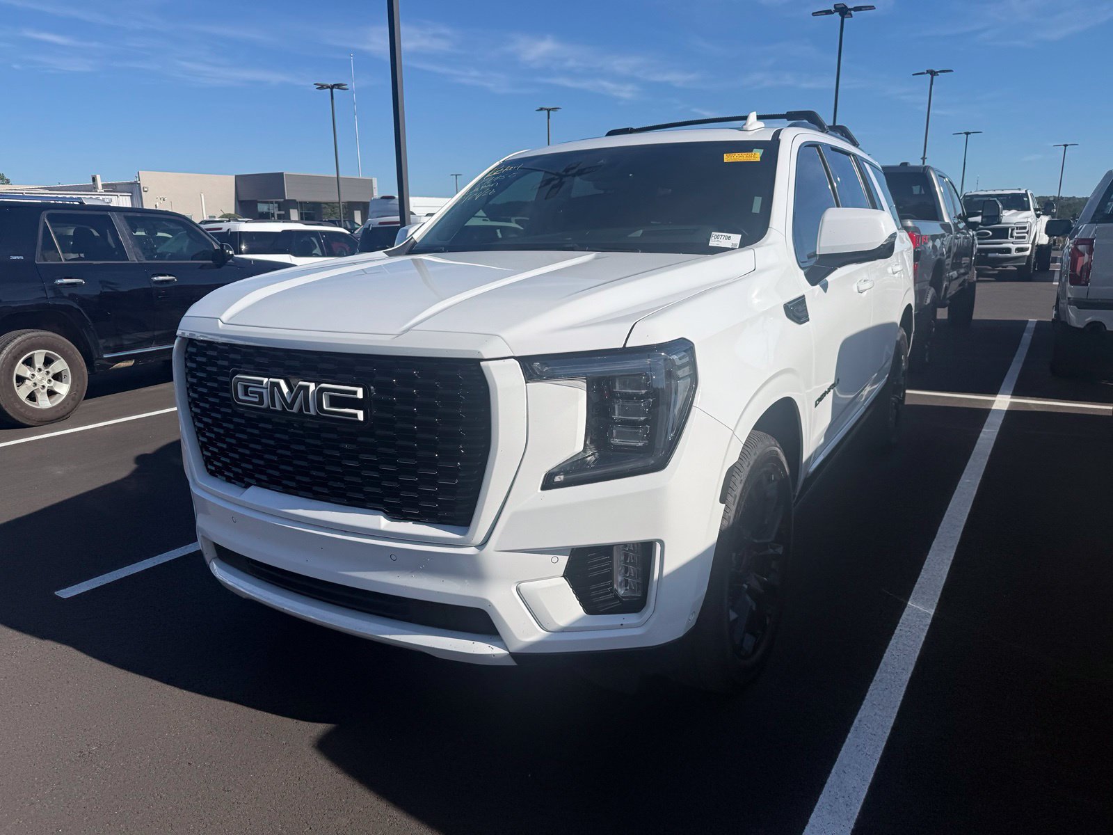 Used 2023 GMC Yukon Denali w/ Denali Reserve Package AWD/4WD image 3