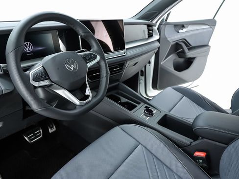 New 2026 Volkswagen Tiguan SE R-Line FWD image 58