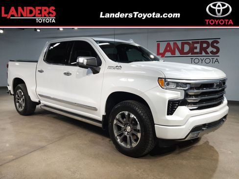 Used 2025 Chevrolet Silverado 1500 High Country w/ Technology Package AWD/4WD image 1
