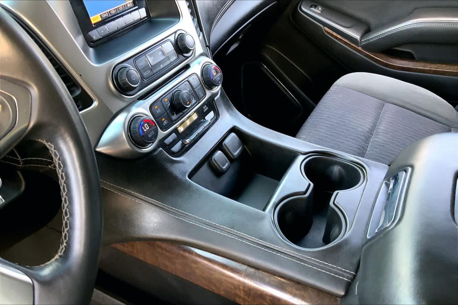 Used 2015 Chevrolet Suburban LS RWD image 16