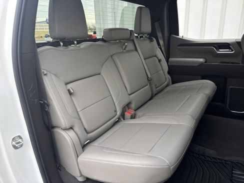 Used 2025 GMC Sierra 1500 SLT image 13