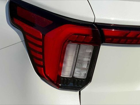 New 2025 Ford Explorer Active image 14