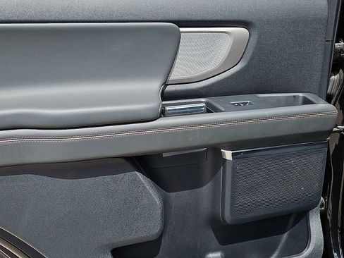 Used 2025 Ford Expedition Active AWD/4WD image 16