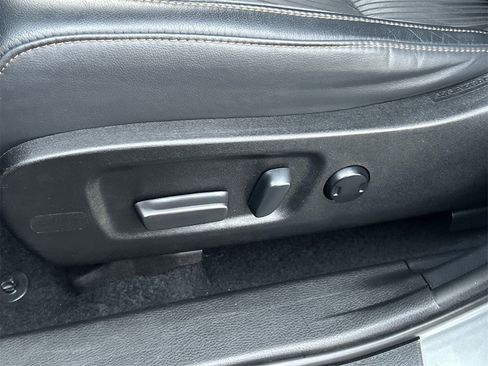 Used 2019 Toyota Highlander FWD V6 image 17