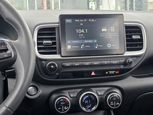 Used 2025 Hyundai Venue SEL FWD image 9