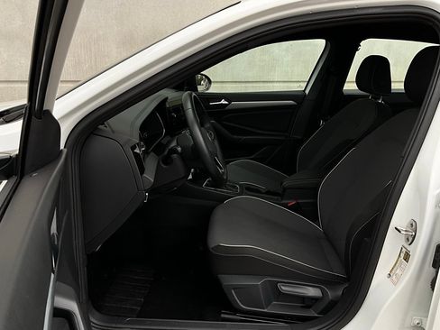 Used 2025 Volkswagen Jetta Sport image 9