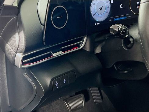 Certified 2025 Hyundai Elantra Limited image 10