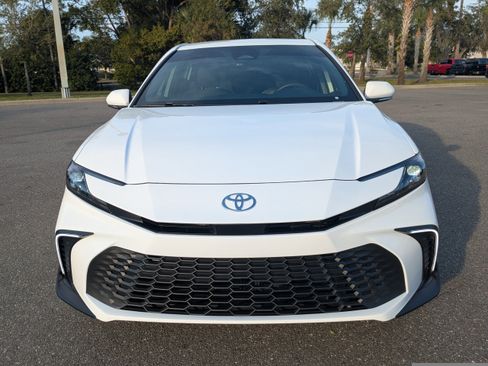 Used 2025 Toyota Camry SE w/ Multimedia Upgrade Package image 9