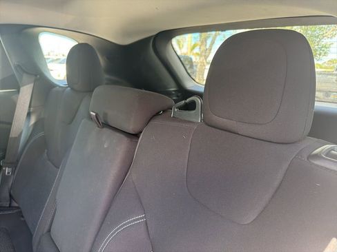 Used 2020 Jeep Cherokee Latitude AWD/4WD image 11