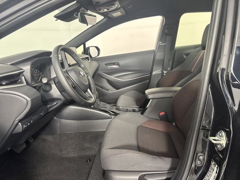 Used 2025 Toyota Corolla SE w/ Convenience Package FWD image 15