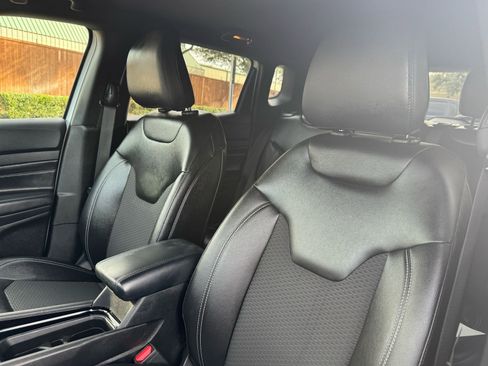 Used 2024 Jeep Compass Latitude w/ Convenience Group image 24