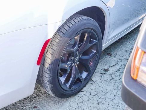 Certified 2023 Chrysler 300 Touring L image 9