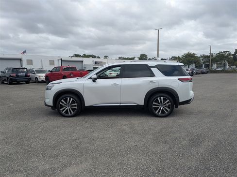 New 2025 Nissan Pathfinder Platinum image 6