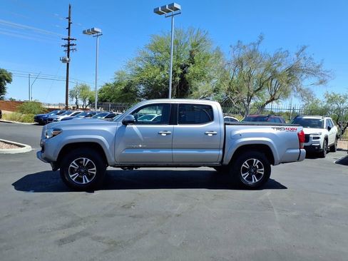 Used 2017 Toyota Tacoma TRD Sport w/ Tow Package (A/T) AWD/4WD image 13