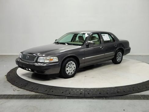 Used 2007 Mercury Grand Marquis GS RWD image 3