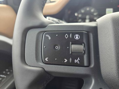 New 2026 Land Rover Defender 110 X-Dynamic SE AWD/4WD image 32