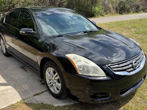 Used 2010 Nissan Altima 2.5 SL w/ Technology Pkg FWD image 2