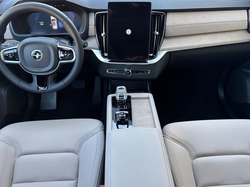 Used 2026 Volvo XC90 B5 Plus w/ Protection Package AWD/4WD image 3