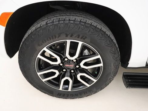 Used 2023 GMC Yukon XL AT4 w/ AT4 Premium Plus Package image 7