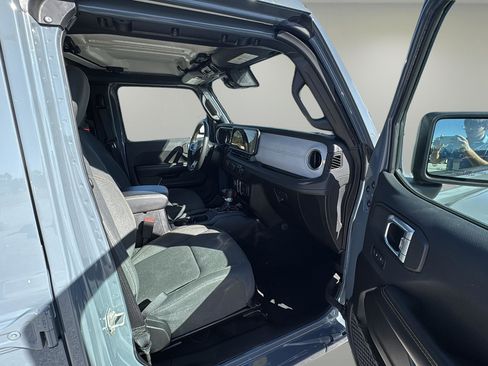 Used 2024 Jeep Wrangler Sahara image 13