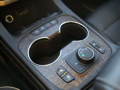 Used 2021 GMC Acadia Denali image 17