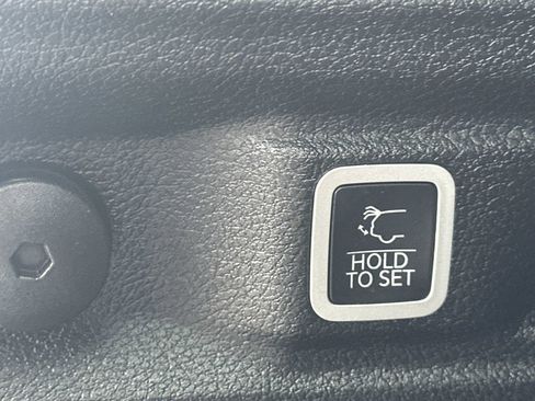 Used 2024 Jeep Grand Cherokee L Limited w/ Black Appearance Package image 20