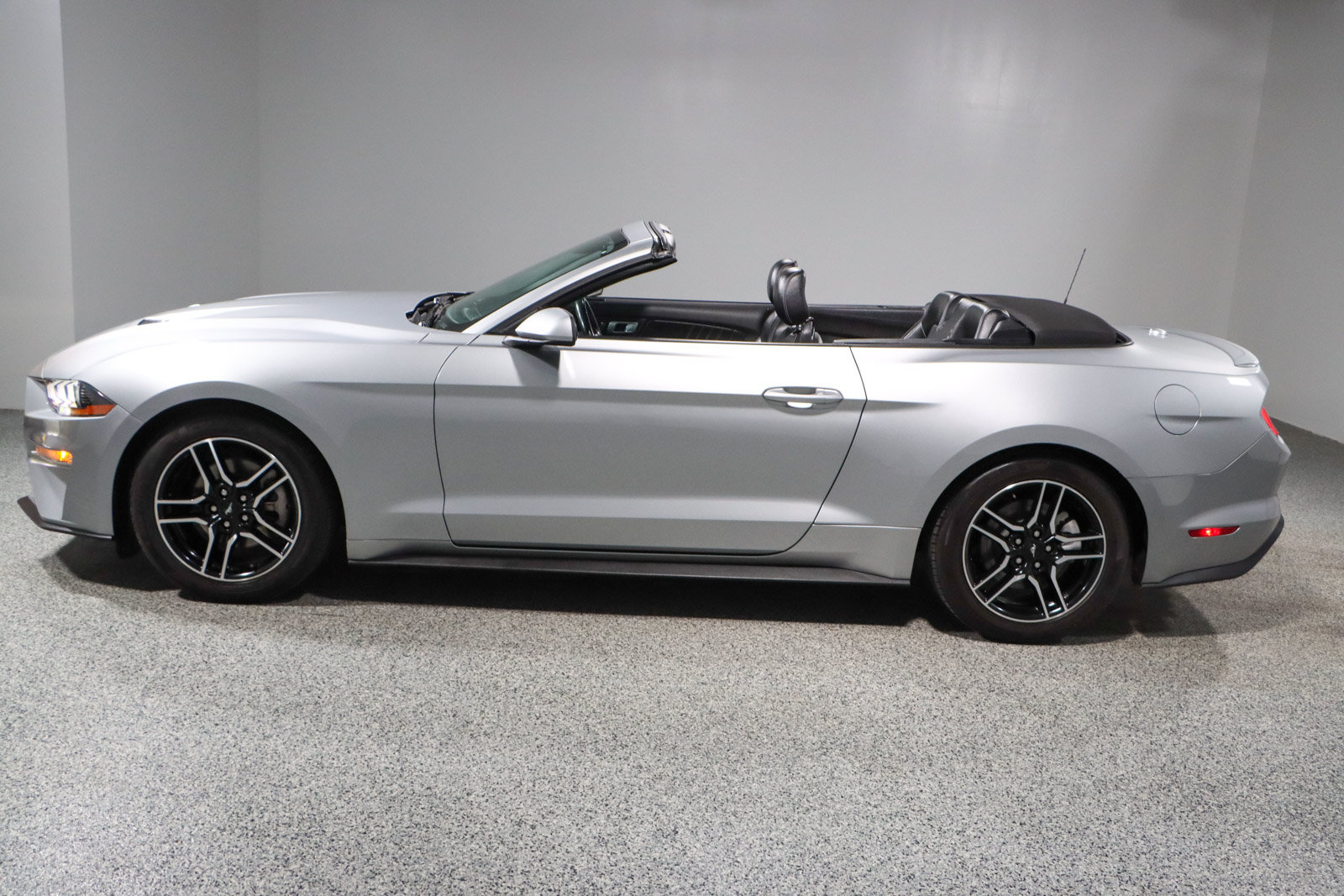 Used 2022 Ford Mustang Premium RWD image 10