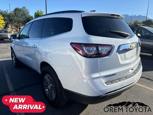 Used 2017 Chevrolet Traverse LT FWD image 3