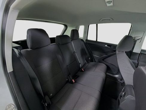 Used 2015 Volkswagen Tiguan S image 23