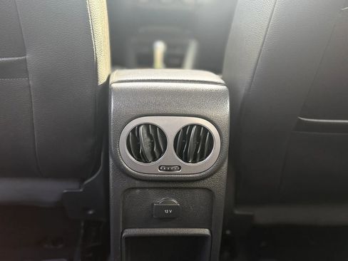 Used 2017 Volkswagen Tiguan S image 20