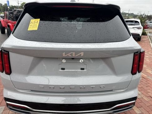 Used 2022 Kia Sorento SX FWD image 9