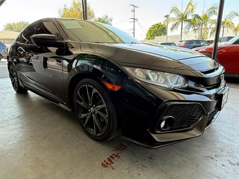 Used 2017 Honda Civic Sport image 8