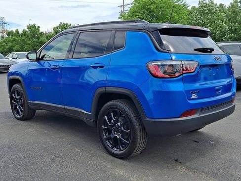 Used 2023 Jeep Compass Latitude w/ Sun and Sound Group AWD/4WD image 4