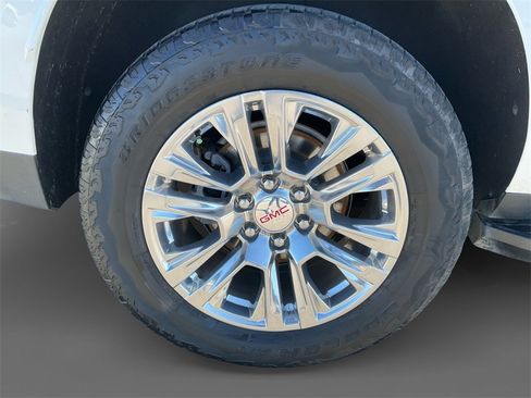 Used 2021 GMC Yukon XL Denali w/ Advanced Technology Package image 9