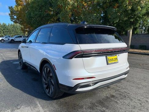 New 2026 Lincoln Nautilus Reserve w/ Jet Appearance Package image 3