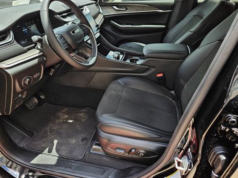 New 2026 Jeep Grand Cherokee Altitude AWD/4WD image 11