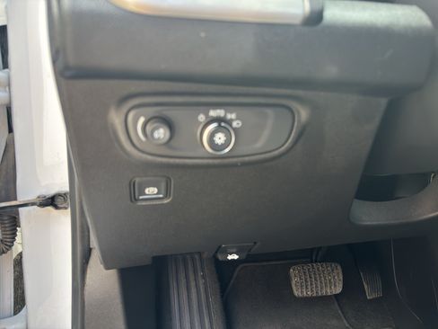 Used 2019 GMC Terrain SLE FWD image 16