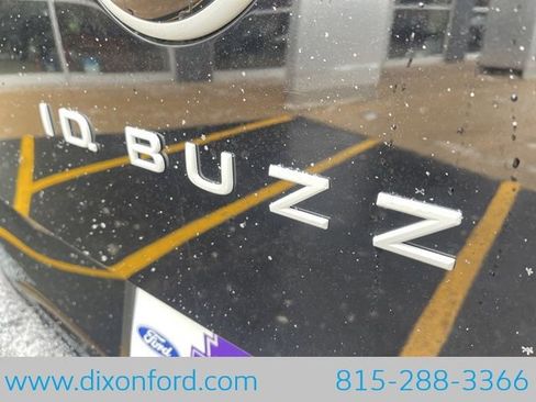 New 2025 Volkswagen ID. Buzz Pro S RWD image 26
