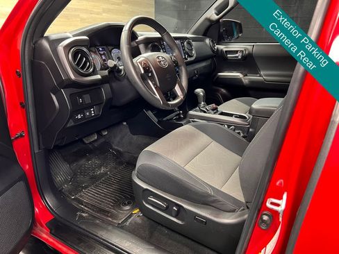 Used 2022 Toyota Tacoma TRD Off-Road w/ Technology Package image 3