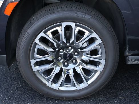 Certified 2024 GMC Yukon Denali Ultimate w/ LPO, Floor Liner Package AWD/4WD image 14