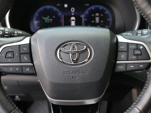 Certified 2024 Toyota Highlander Limited AWD/4WD image 29
