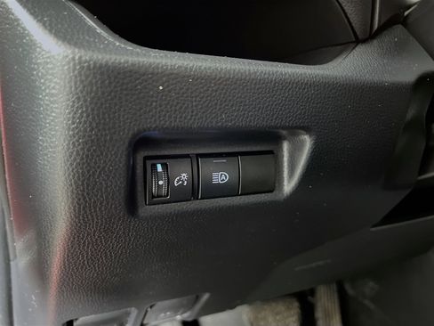 Used 2021 Toyota RAV4 LE image 10