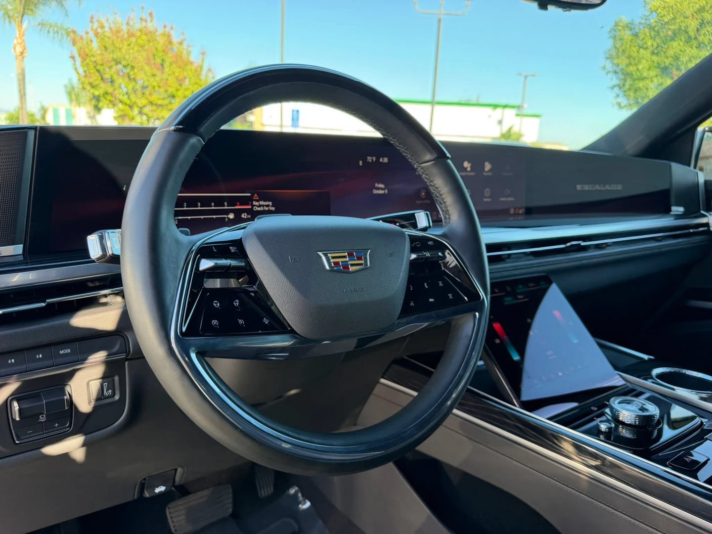 Used 2025 Cadillac Escalade ESV Sport AWD/4WD image 17