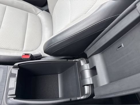 Used 2025 Ford Escape SE FWD image 19
